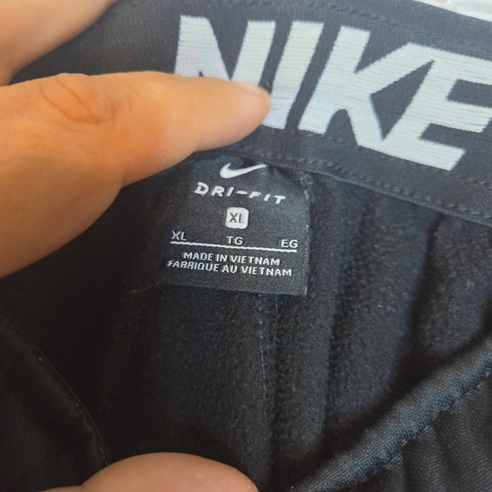 Nike Dri-FIT Mens XL Black Training Pants Athletic Sweatpants Embroidered Swoosh